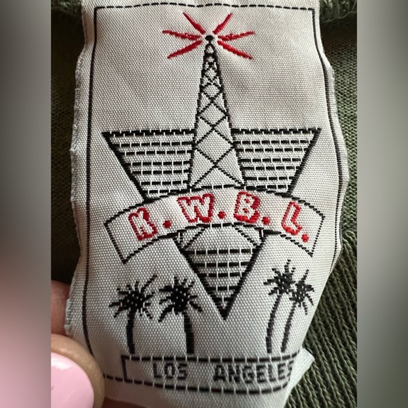 Vintage 90s KWBL Los Angeles green handpainted aztec southwest LS tshirt sz L - Picture 4 of 10